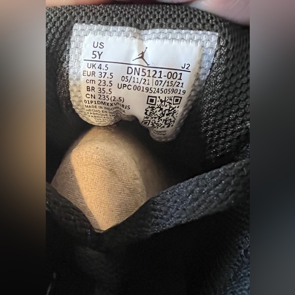 Air Jordan 1 Mid GS Siempre Familia Youth 5 - Picture 8 of 10